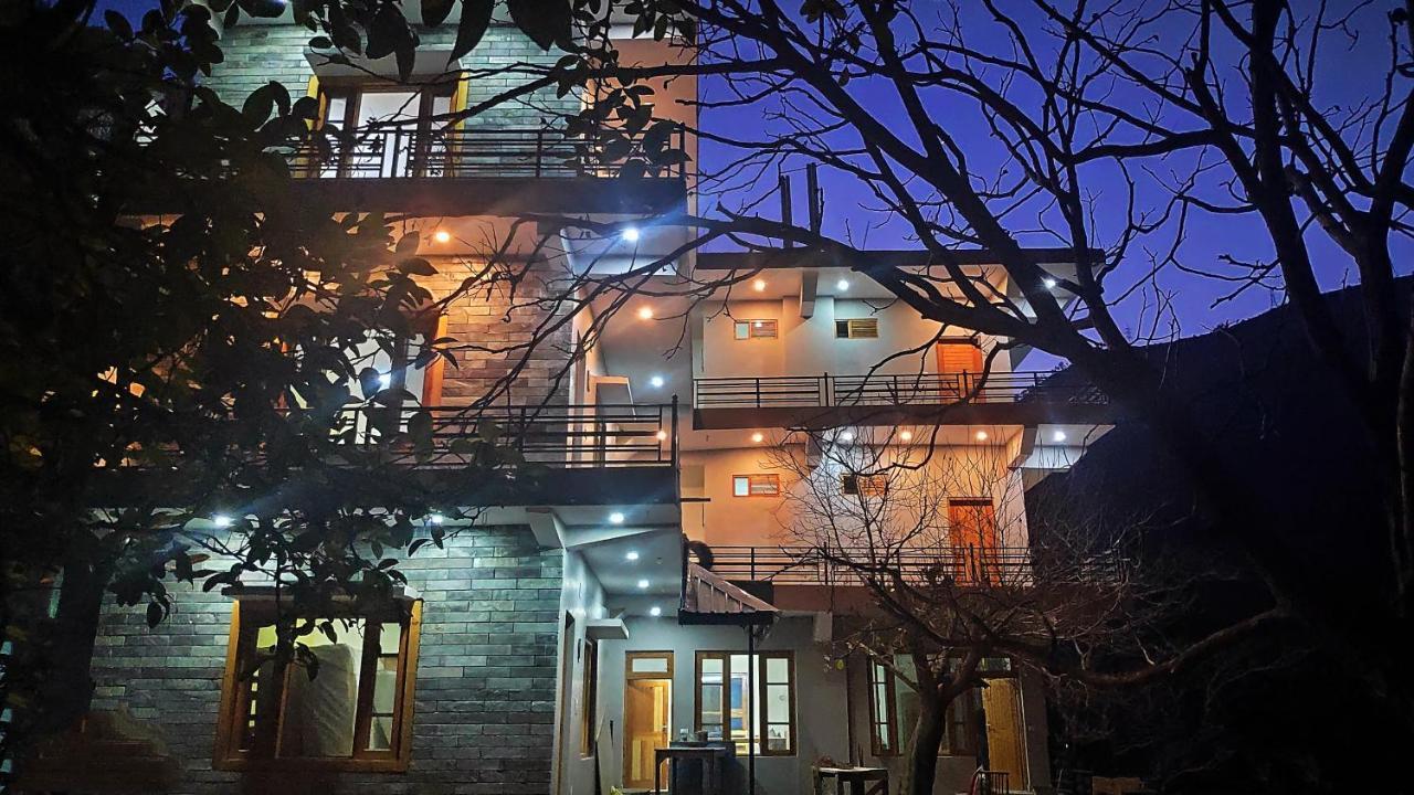 Tirthan Grand Riverside Banjār 외부 사진