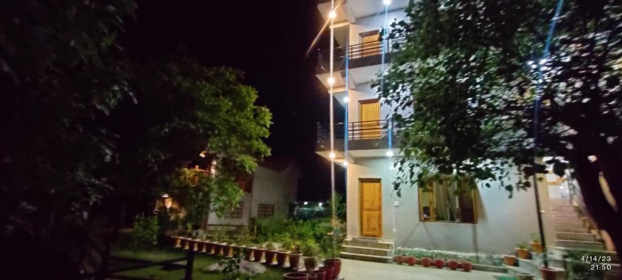 Tirthan Grand Riverside Banjār 외부 사진