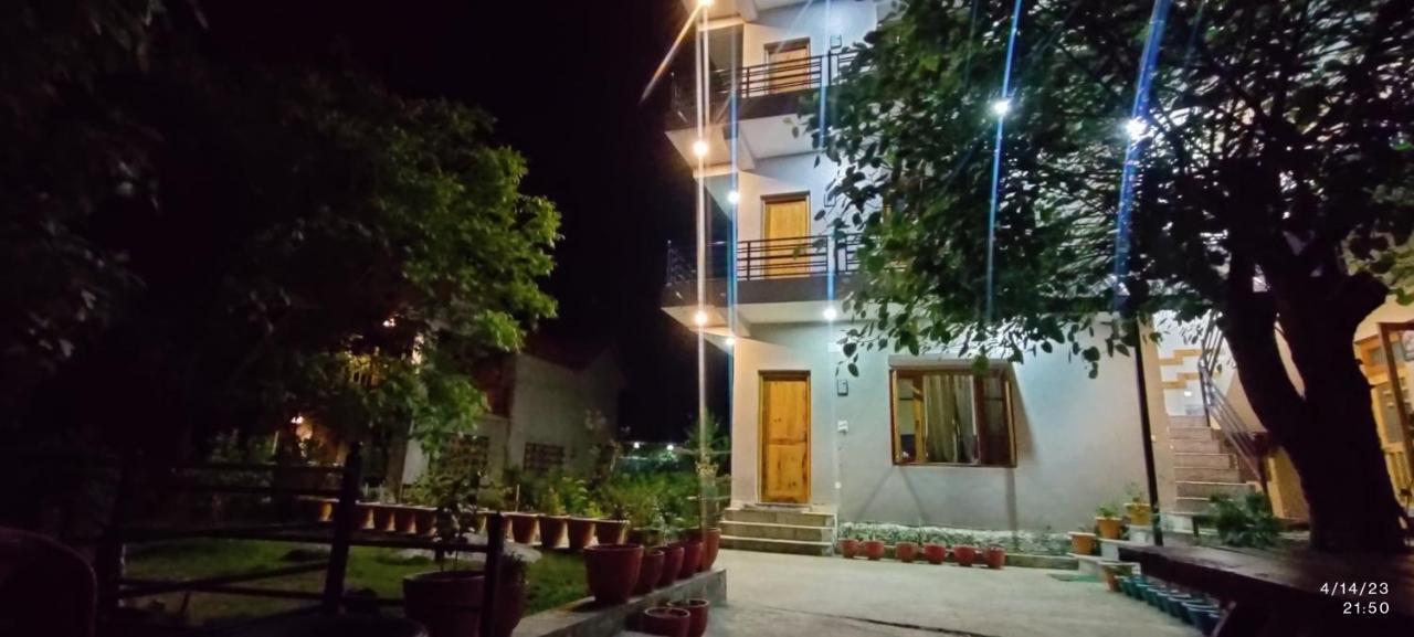 Tirthan Grand Riverside Banjār 외부 사진
