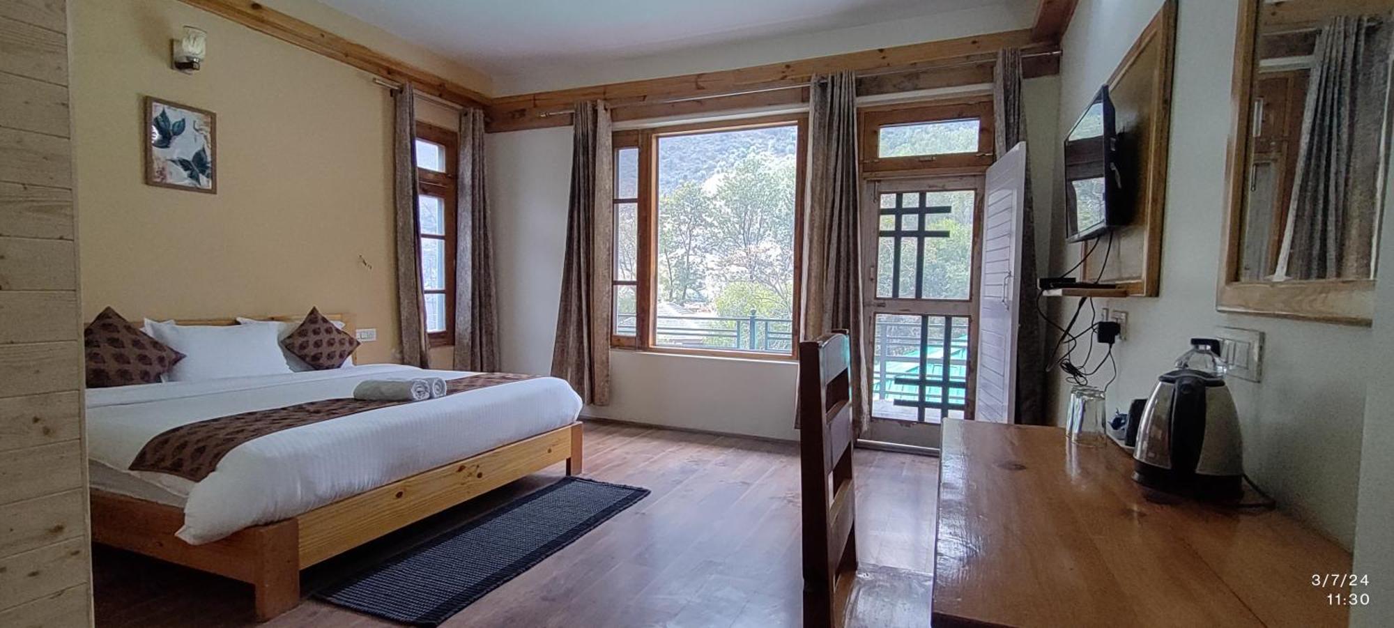 Tirthan Grand Riverside Banjār 외부 사진