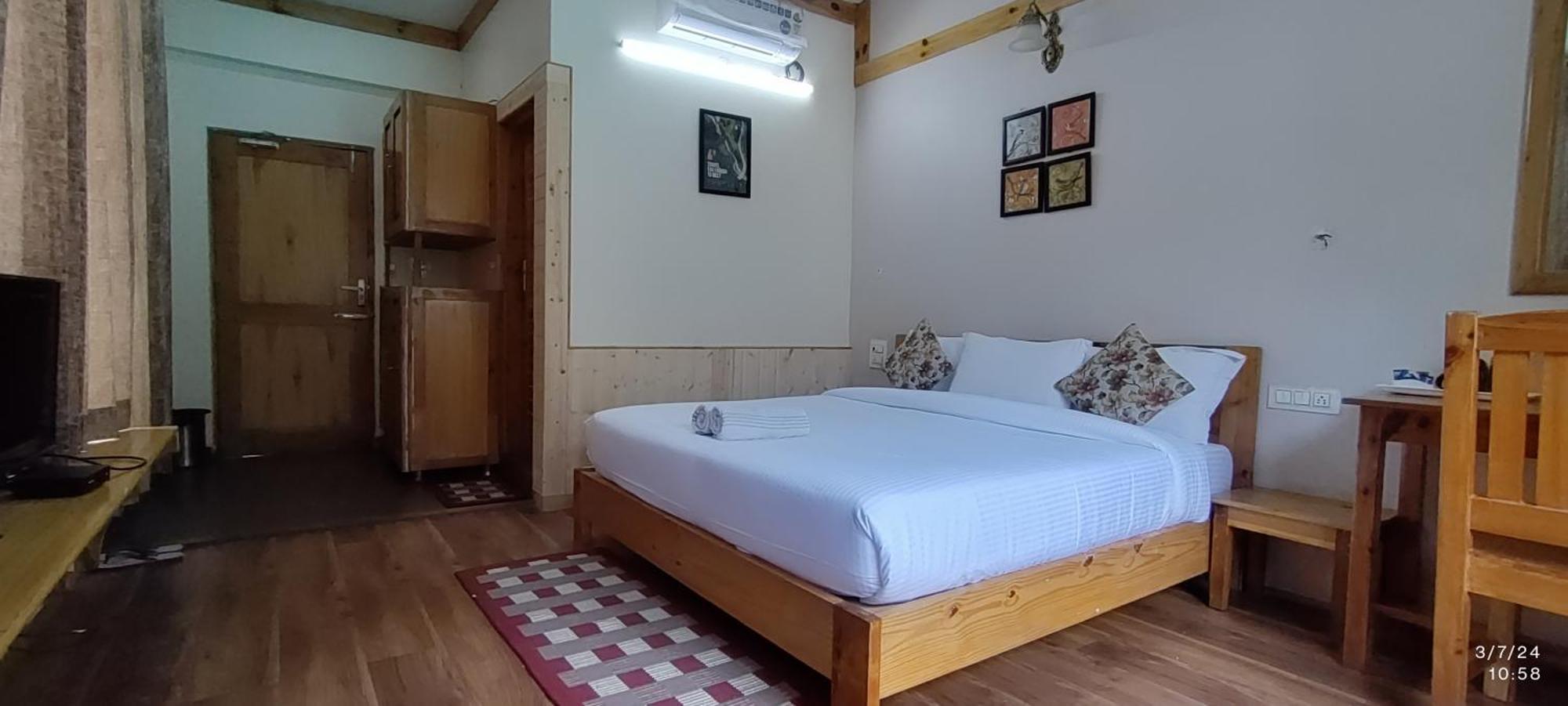Tirthan Grand Riverside Banjār 외부 사진