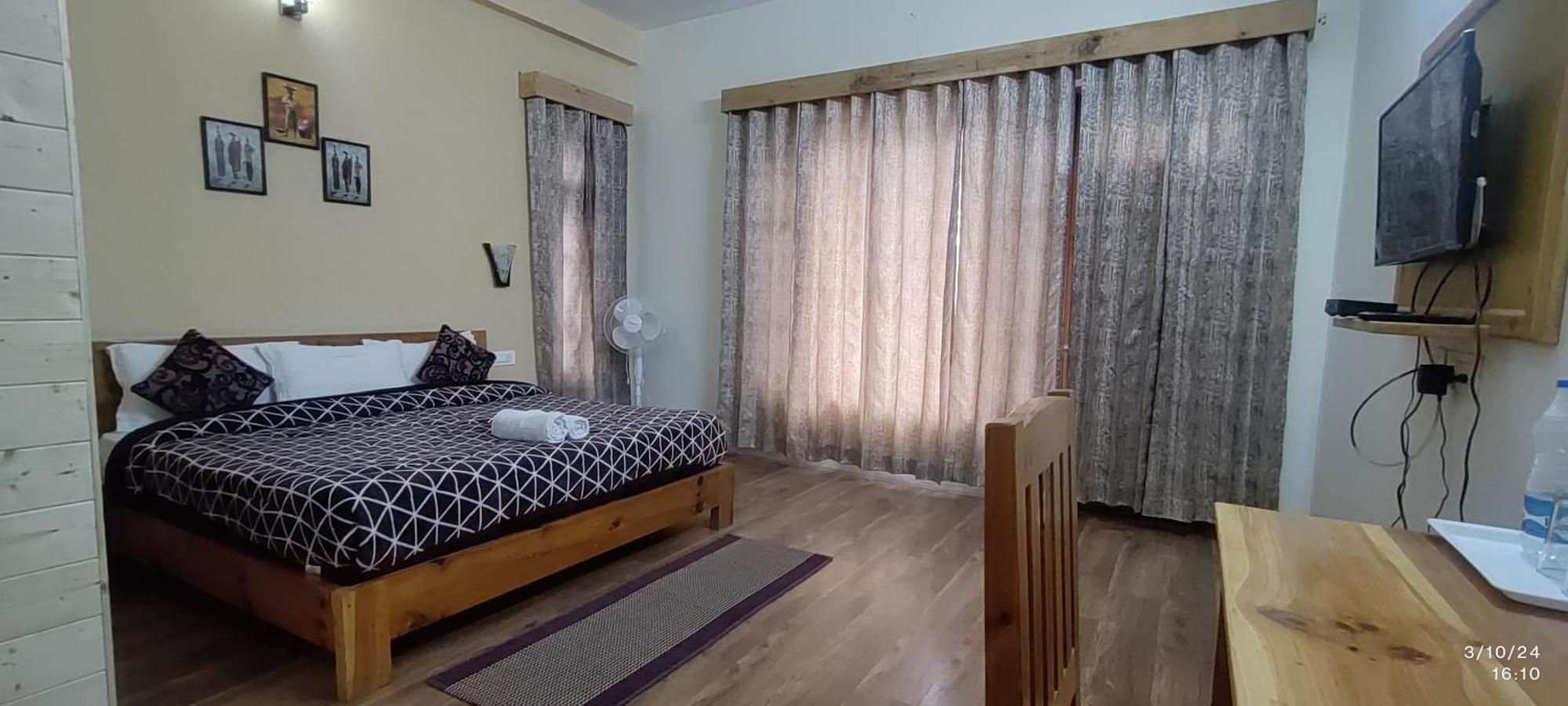 Tirthan Grand Riverside Banjār 외부 사진