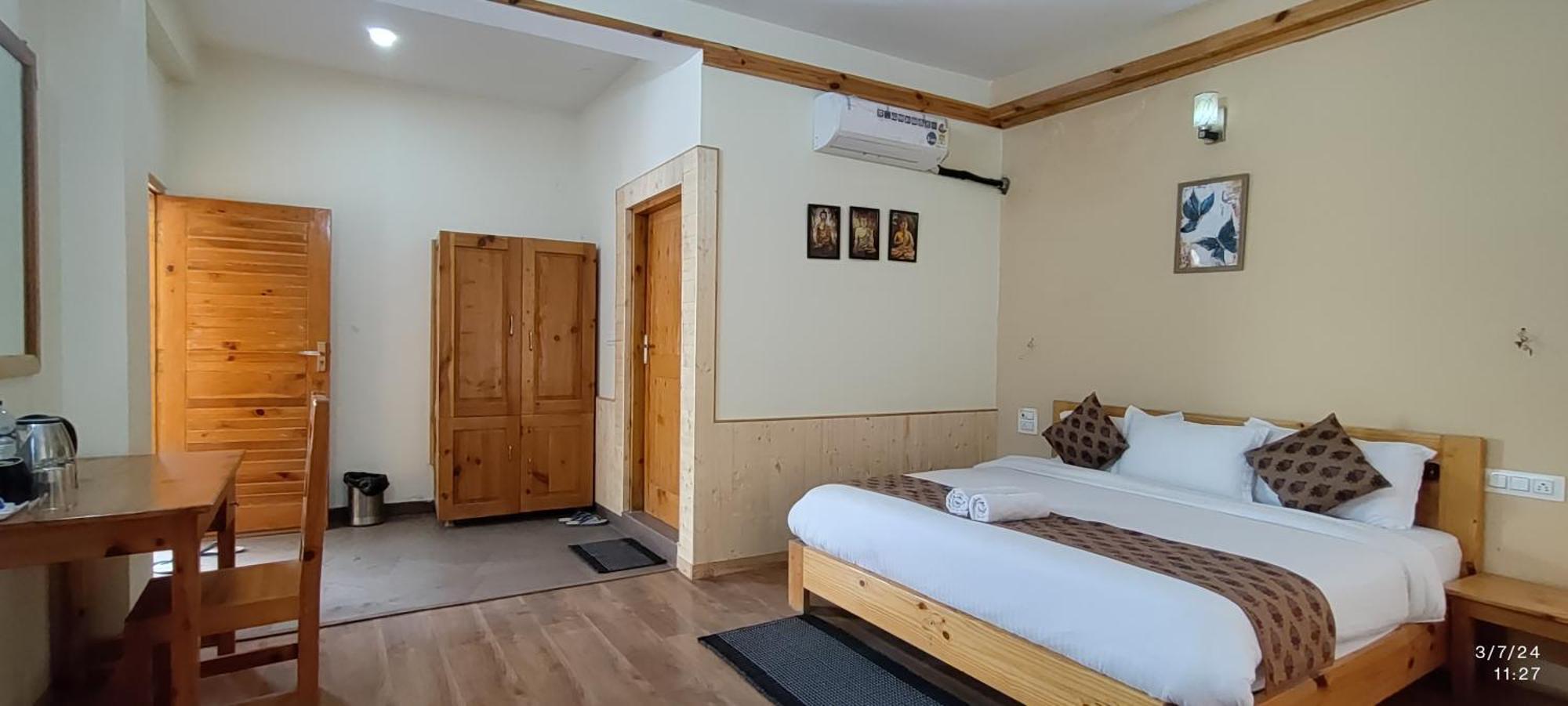 Tirthan Grand Riverside Banjār 외부 사진