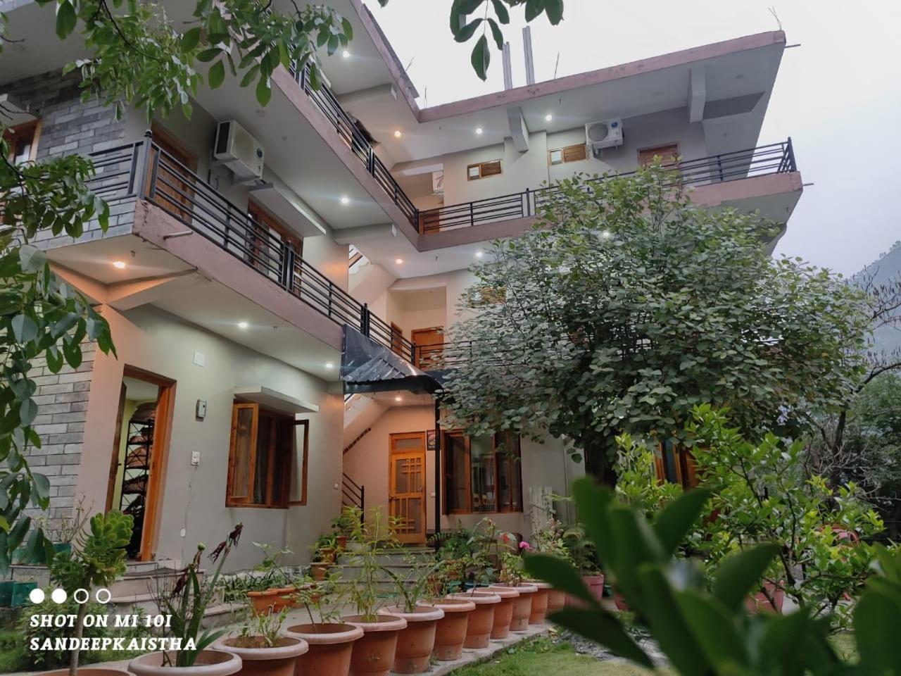 Tirthan Grand Riverside Banjār 외부 사진