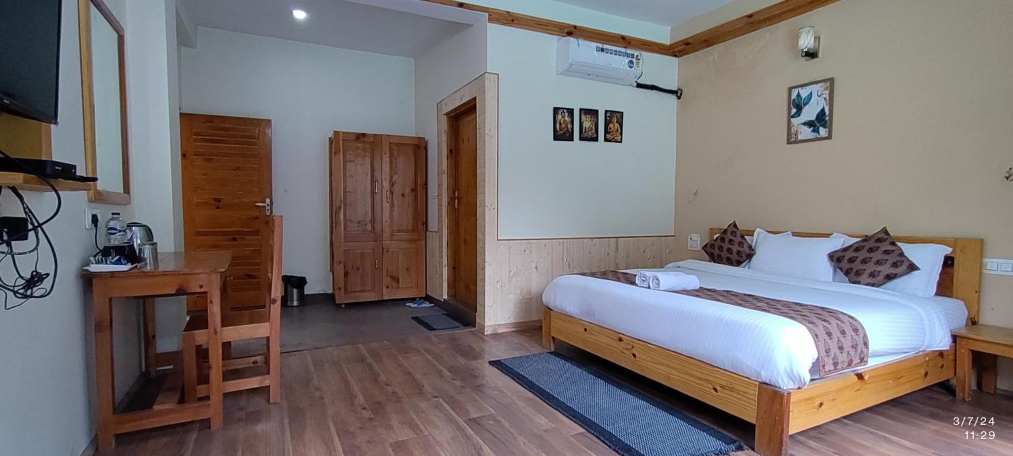 Tirthan Grand Riverside Banjār 외부 사진