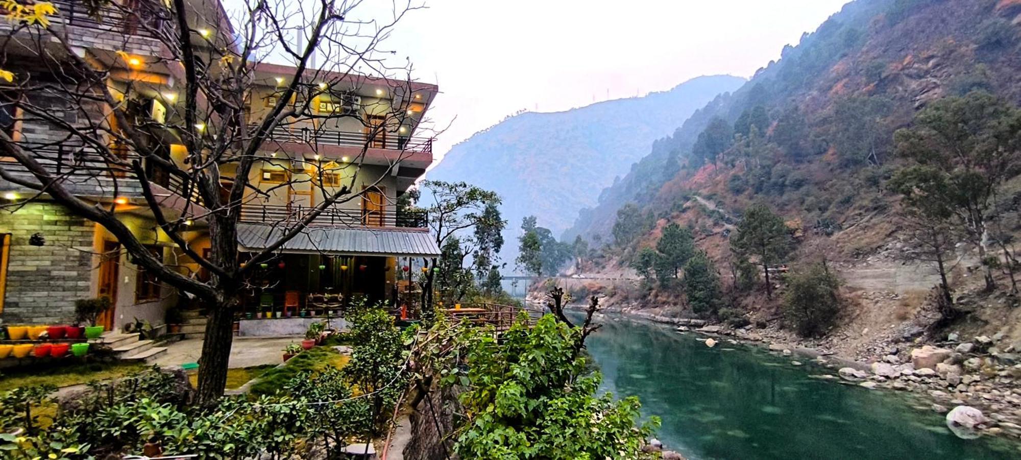 Tirthan Grand Riverside Banjār 외부 사진